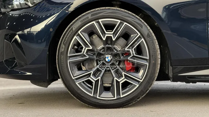 2026 بي ام دبليو الفئة الخامسة 520 أي إم كت