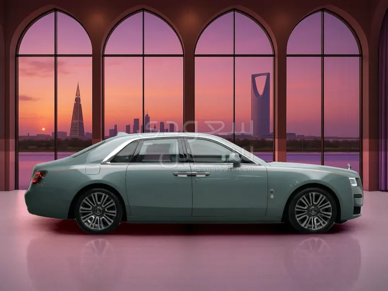 2025 رولز رويس قوست بلاك بادج