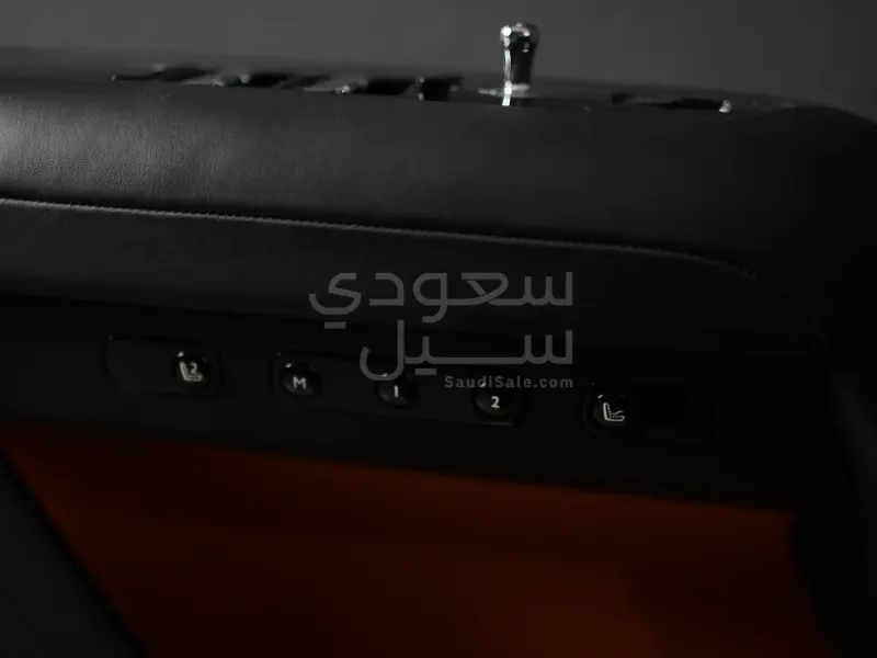 2025 رولز رويس قوست بلاك بادج