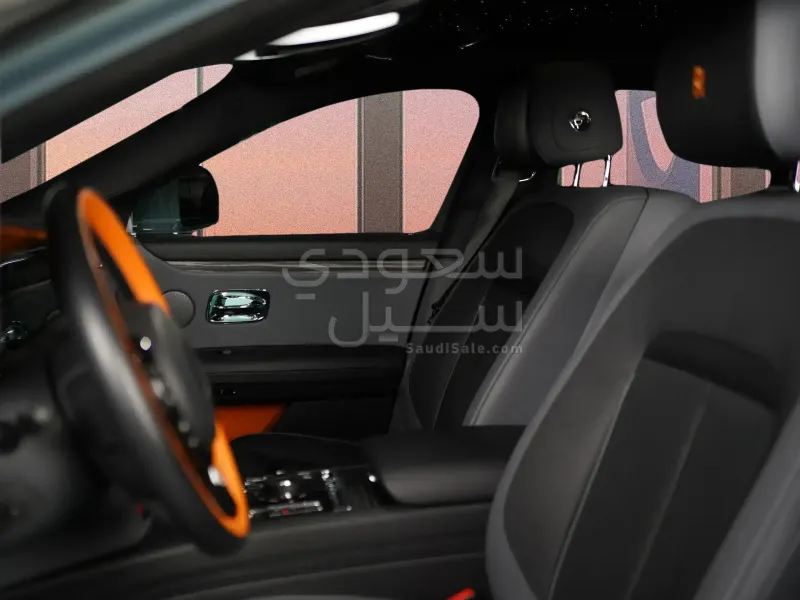 2025 رولز رويس قوست بلاك بادج