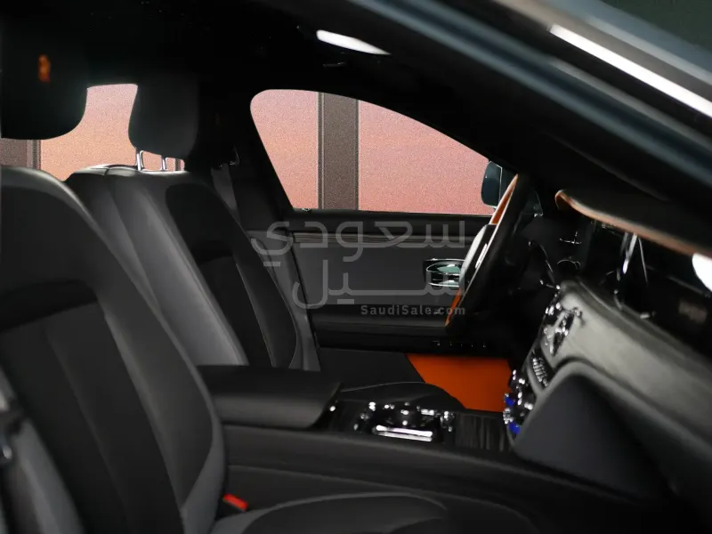 2025 رولز رويس قوست بلاك بادج