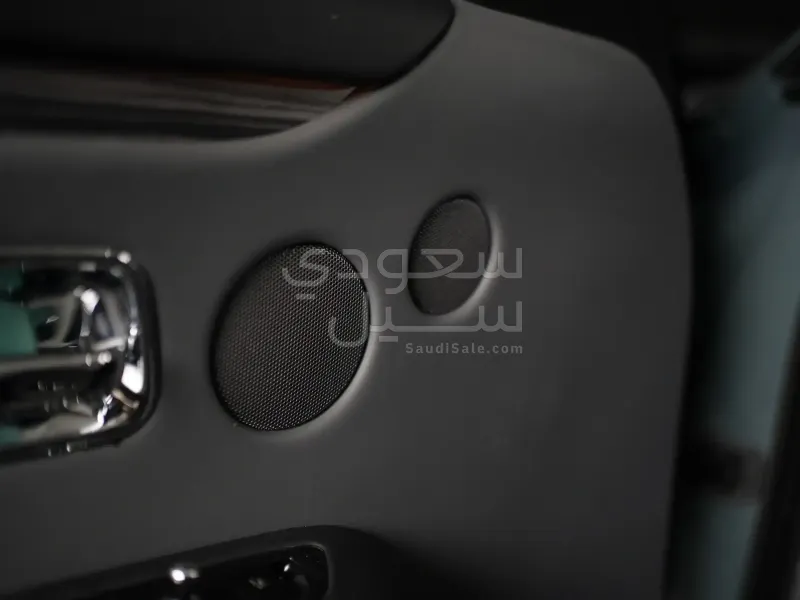 2025 رولز رويس قوست بلاك بادج