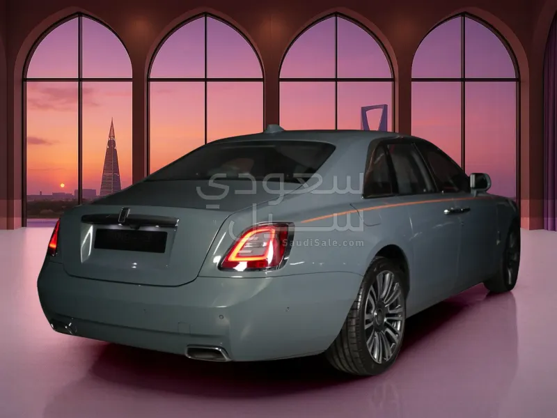 2025 رولز رويس قوست بلاك بادج