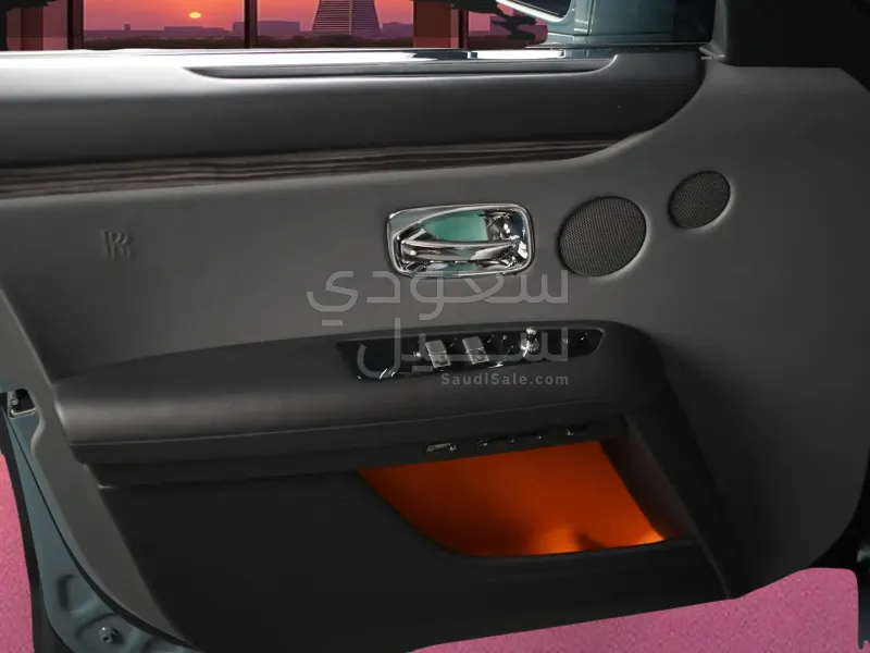 2025 رولز رويس قوست بلاك بادج