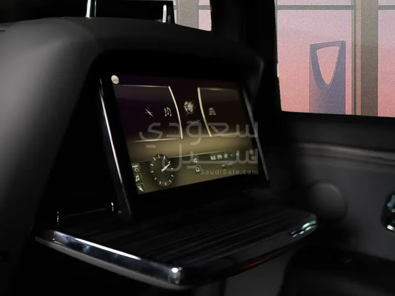 2025 رولز رويس قوست بلاك بادج