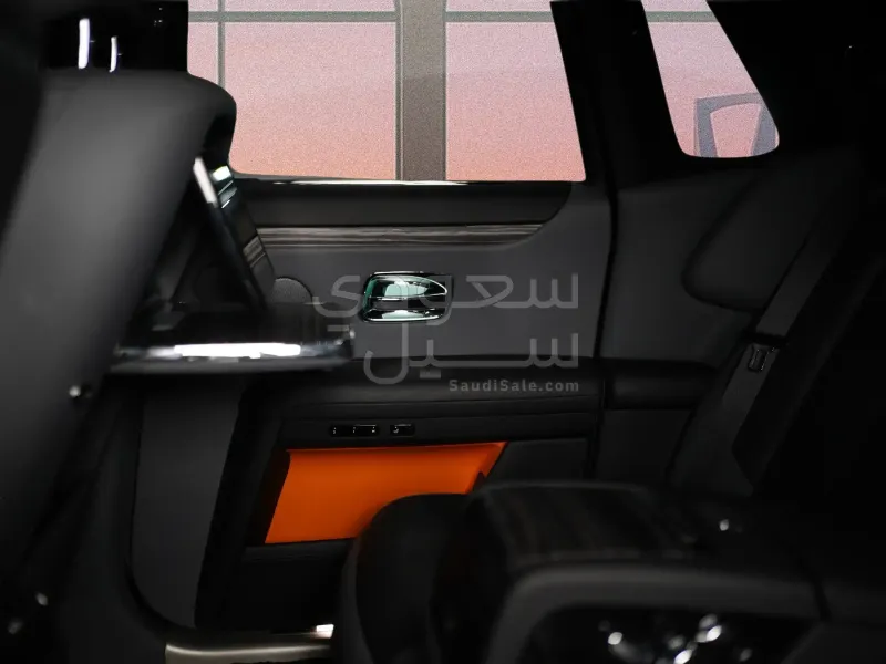 2025 رولز رويس قوست بلاك بادج