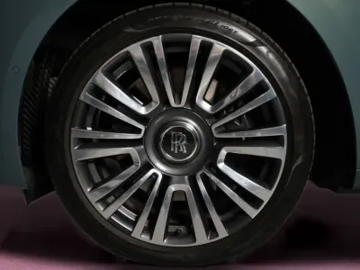 2025 رولز رويس قوست بلاك بادج