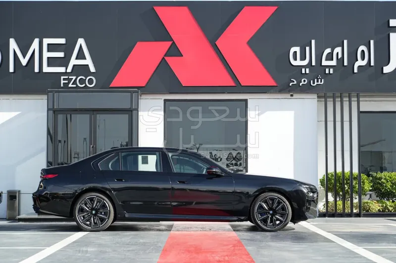 2026 بي ام دبليو الفئة السابعة 760 إل أي إم