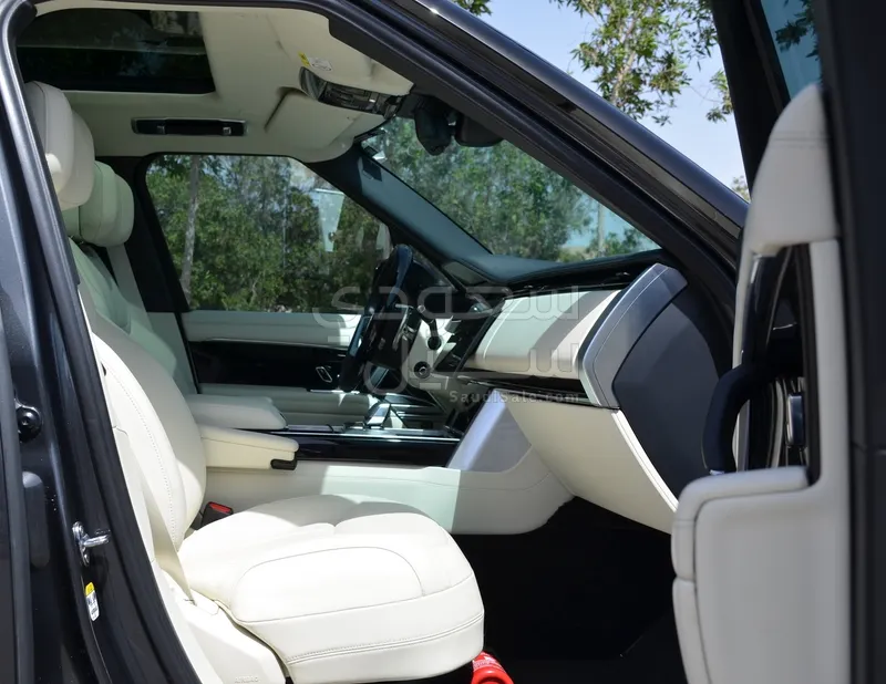 2025 لاند روفر رينج روفر اوتوبيوغرافي