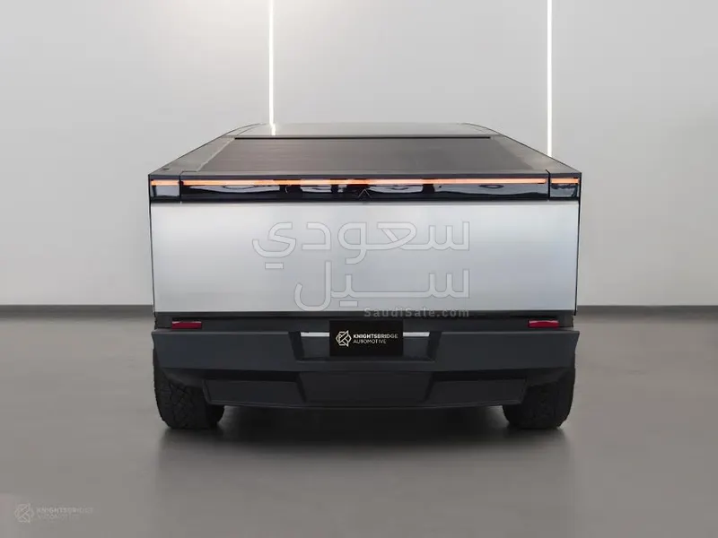 2024 تيسلا سايبر تراك