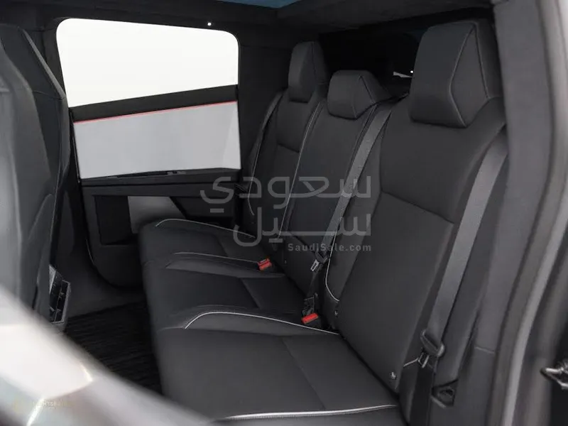 2024 تيسلا سايبر تراك