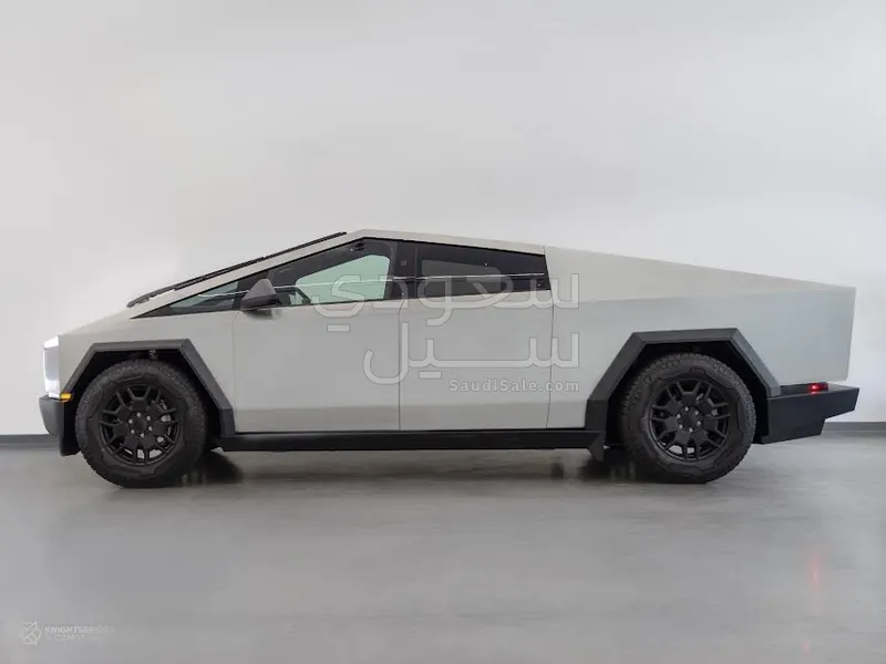 2024 تيسلا سايبر تراك