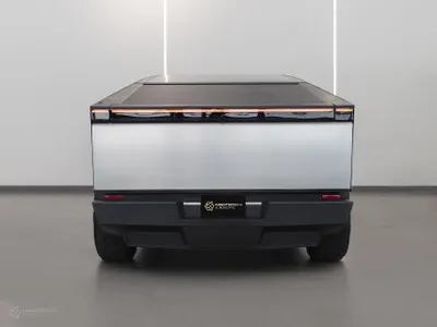 2024 تيسلا سايبر تراك