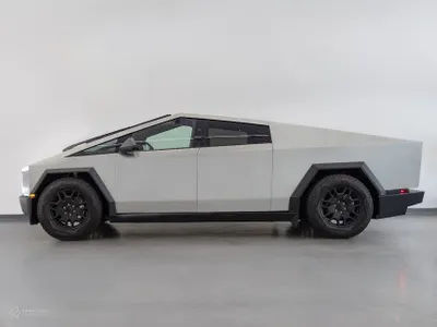 2024 تيسلا سايبر تراك