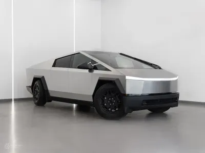 2024 تيسلا سايبر تراك