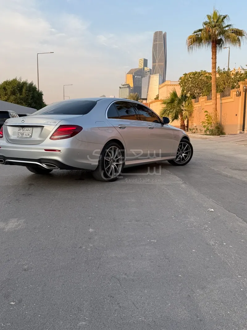 2021 مرسيدس - بنز إي 200