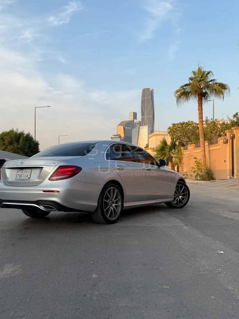 2021 مرسيدس - بنز إي 200