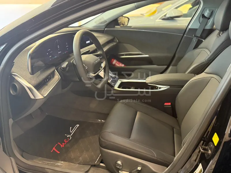 2025 لوسيد اير بيور