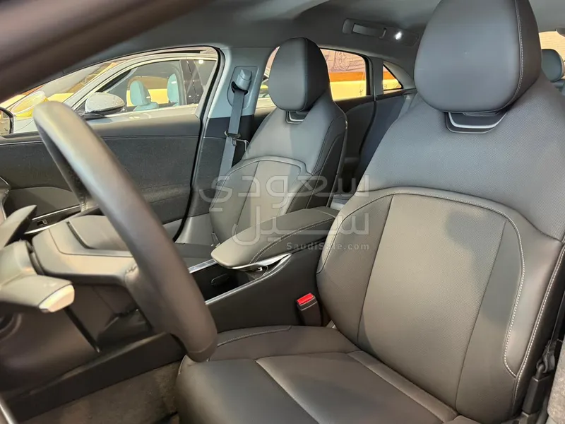 2025 لوسيد اير بيور