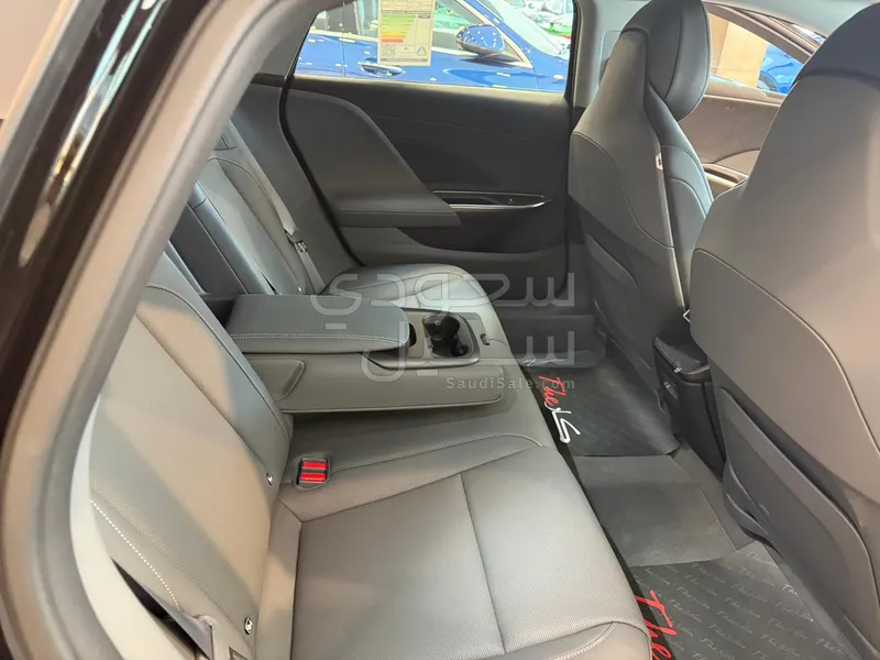 2025 لوسيد اير بيور