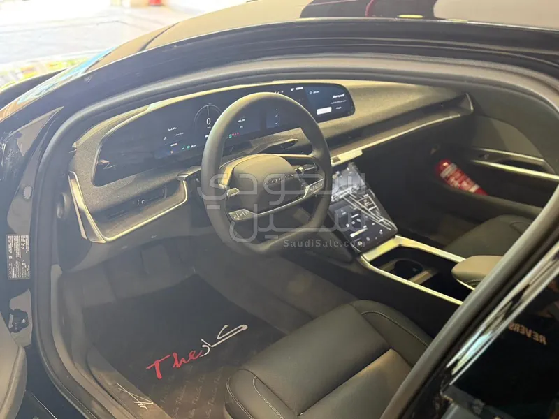 2025 لوسيد اير بيور