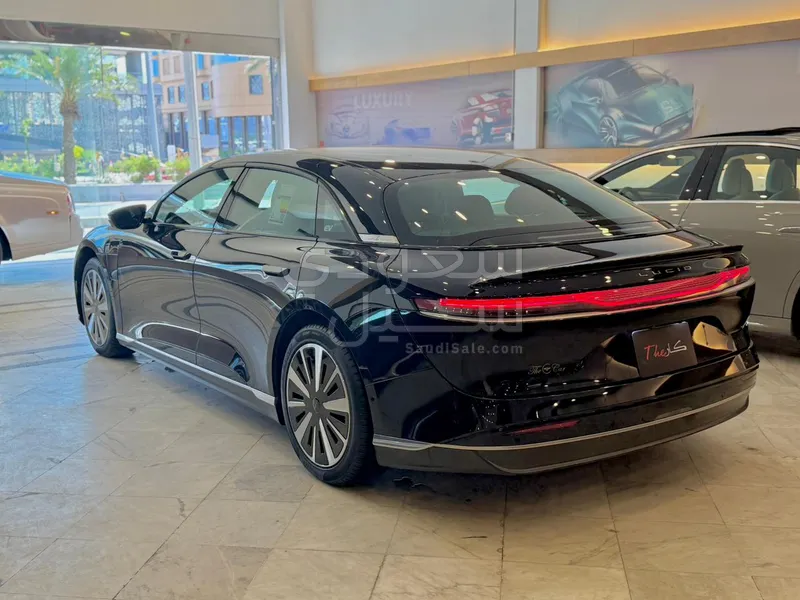 2025 لوسيد اير بيور