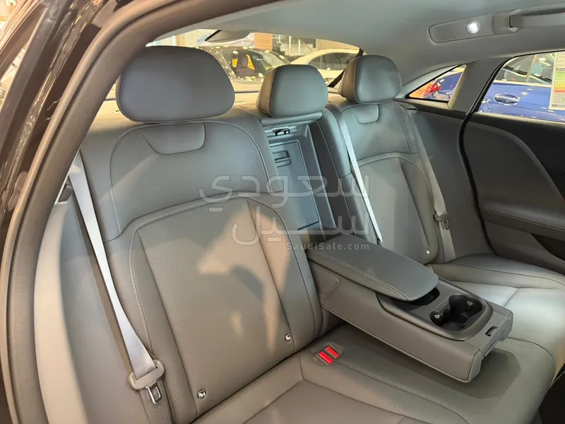 2025 لوسيد اير بيور