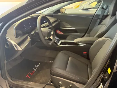 2025 لوسيد اير بيور