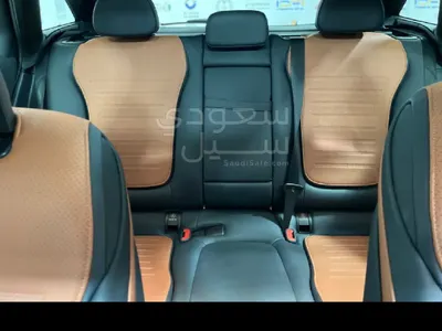 2023 مرسيدس - بنز جي إل سي 200