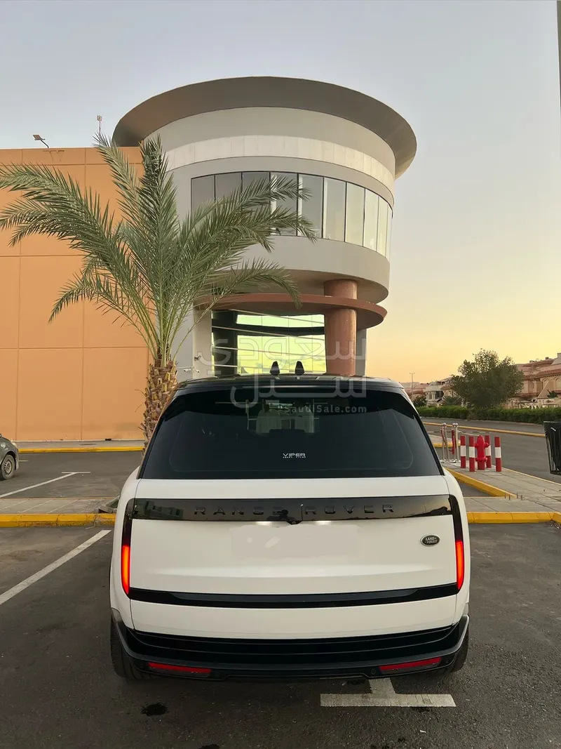 2023 لاند روفر رينج روفر فوج اوتوبيوغرافي