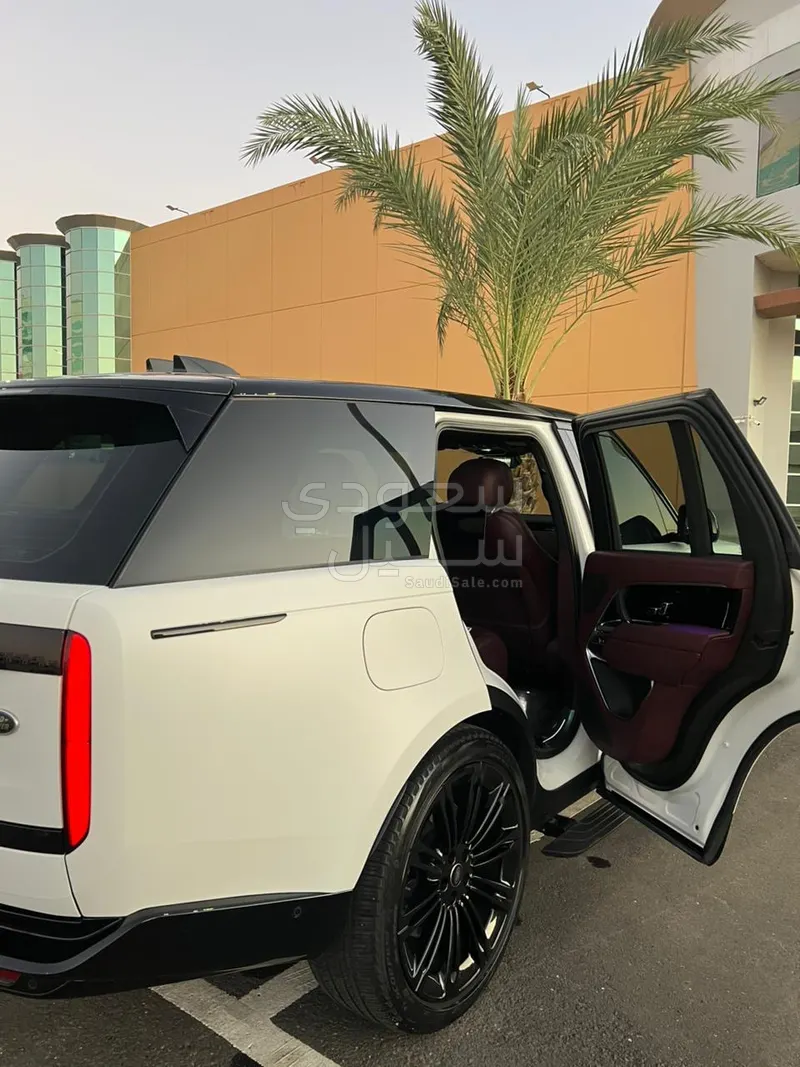 2023 لاند روفر رينج روفر فوج اوتوبيوغرافي