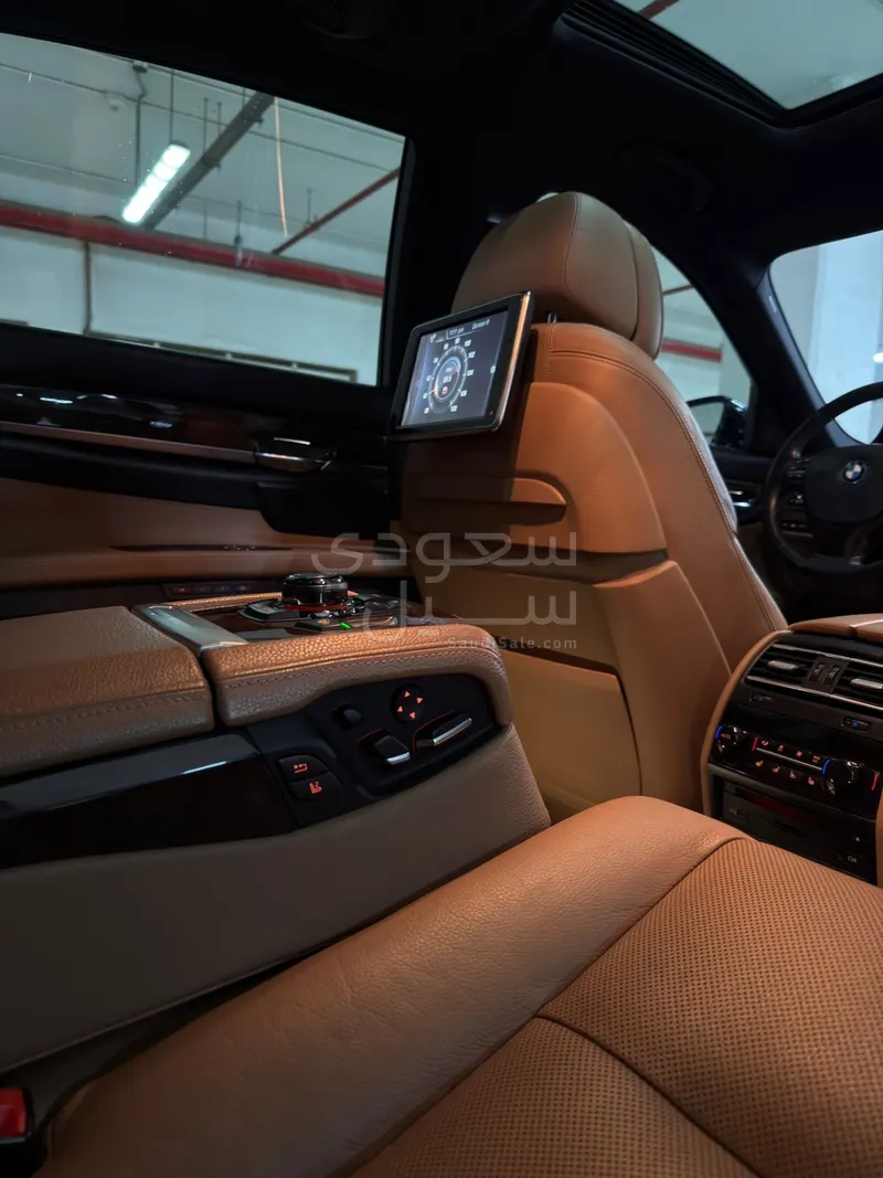2013 بي ام دبليو الفئة السابعة 750 إل أي