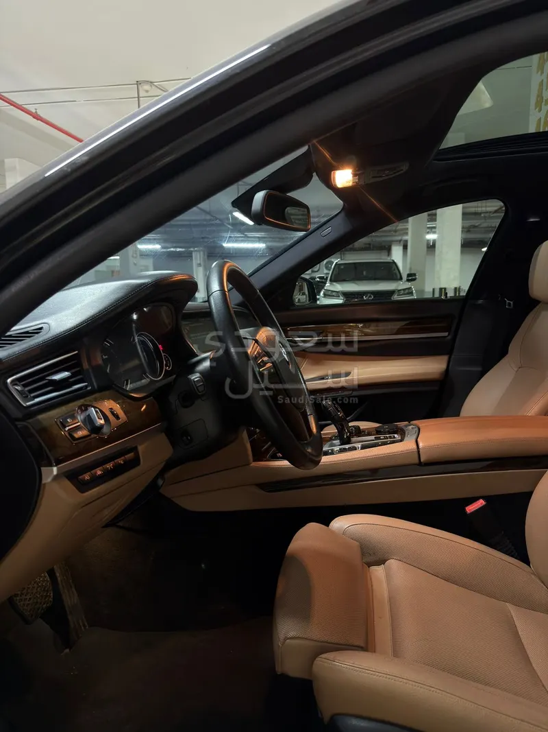 2013 بي ام دبليو الفئة السابعة 750 إل أي