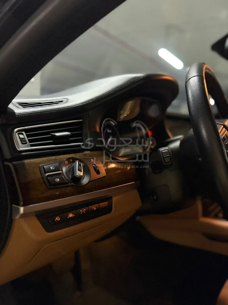 2013 بي ام دبليو الفئة السابعة 750 إل أي