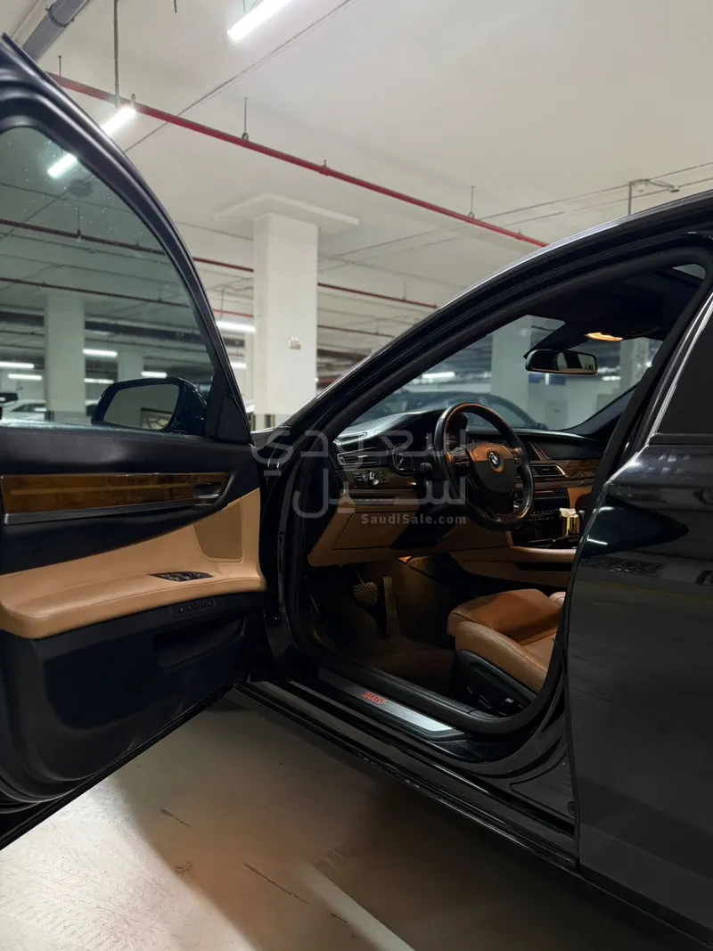 2013 بي ام دبليو الفئة السابعة 750 إل أي