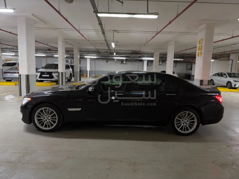 2013 بي ام دبليو الفئة السابعة 750 إل أي