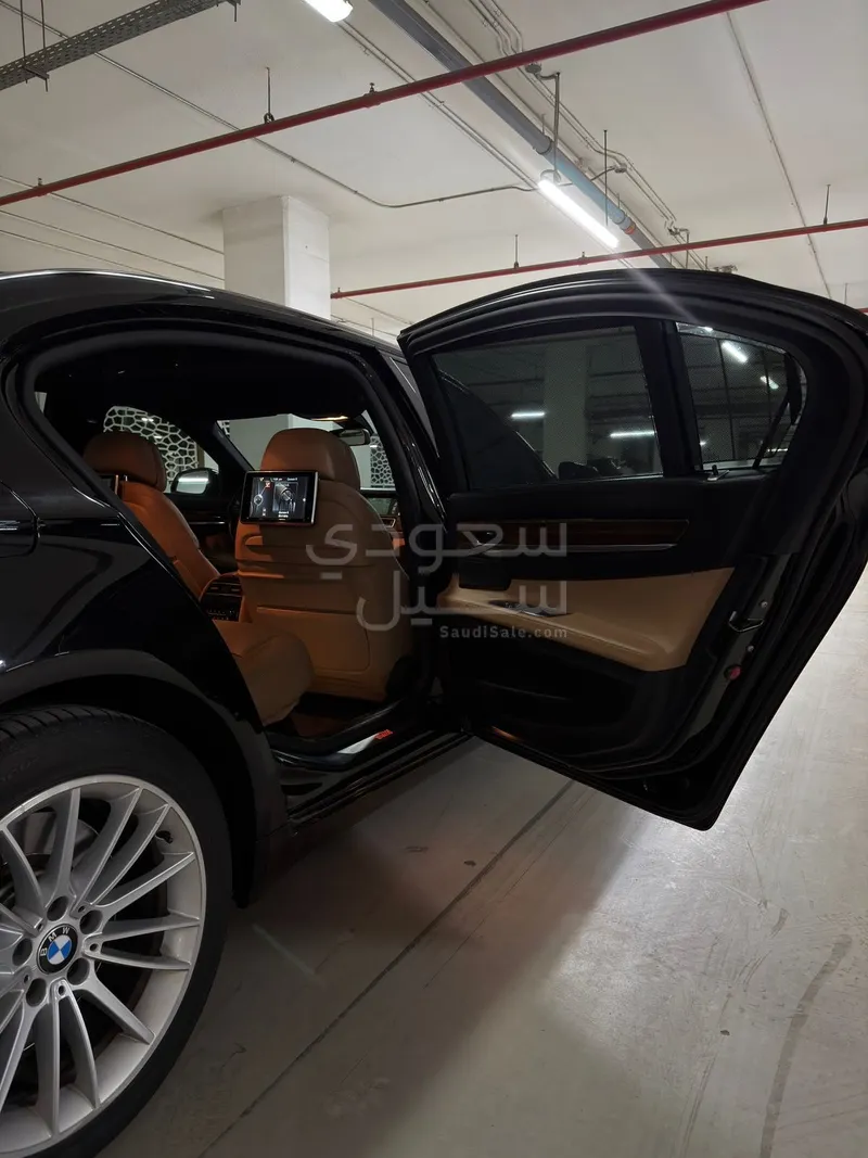 2013 بي ام دبليو الفئة السابعة 750 إل أي