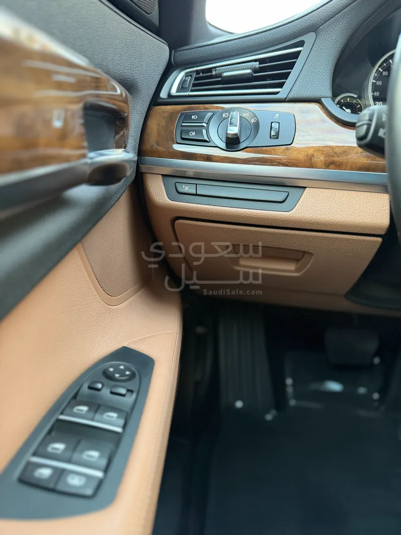2015 بي ام دبليو الفئة السابعة 730 إل أي