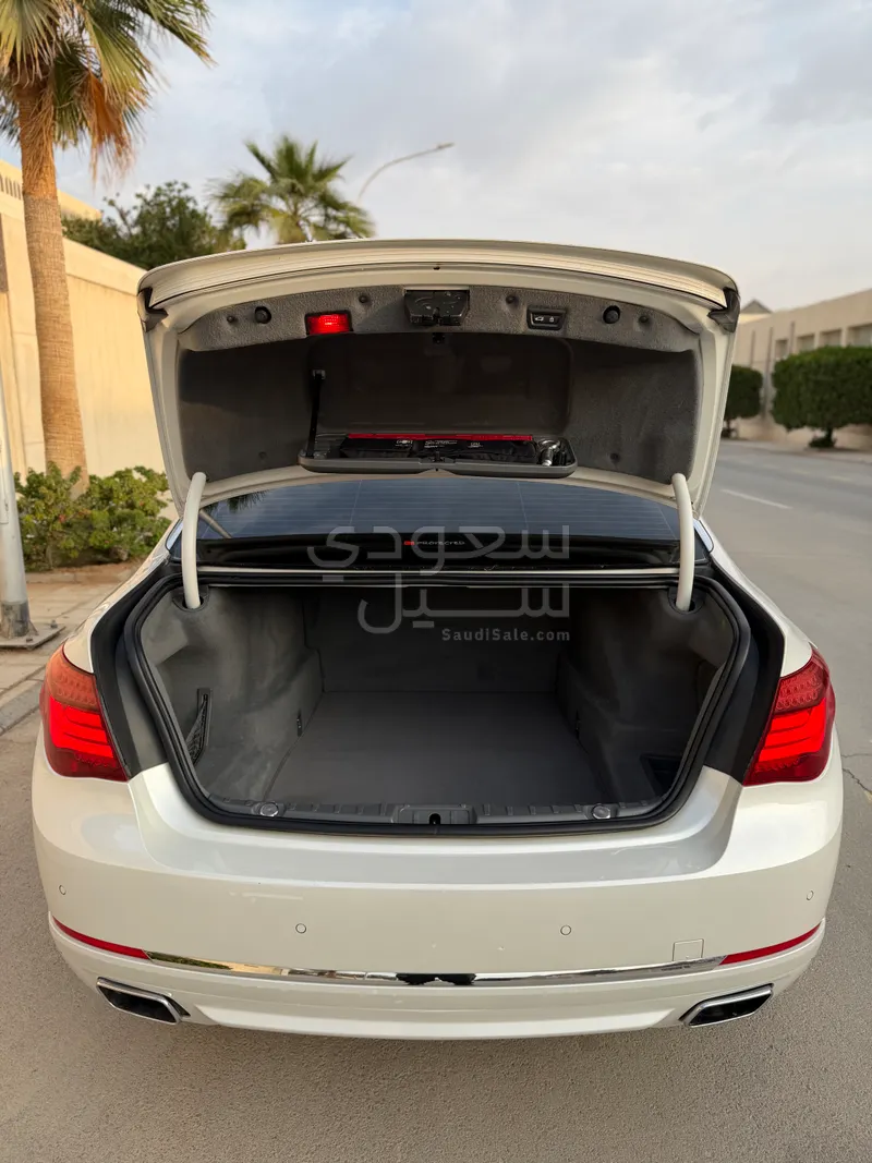 2015 بي ام دبليو الفئة السابعة 730 إل أي