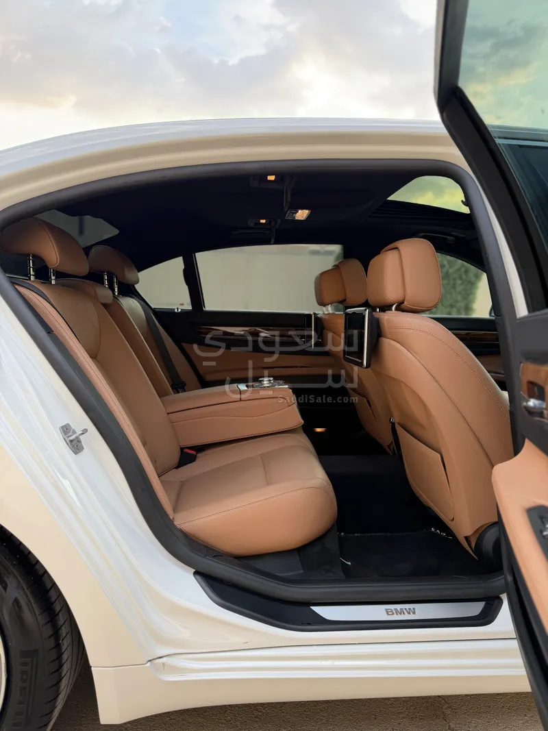 2015 بي ام دبليو الفئة السابعة 730 إل أي