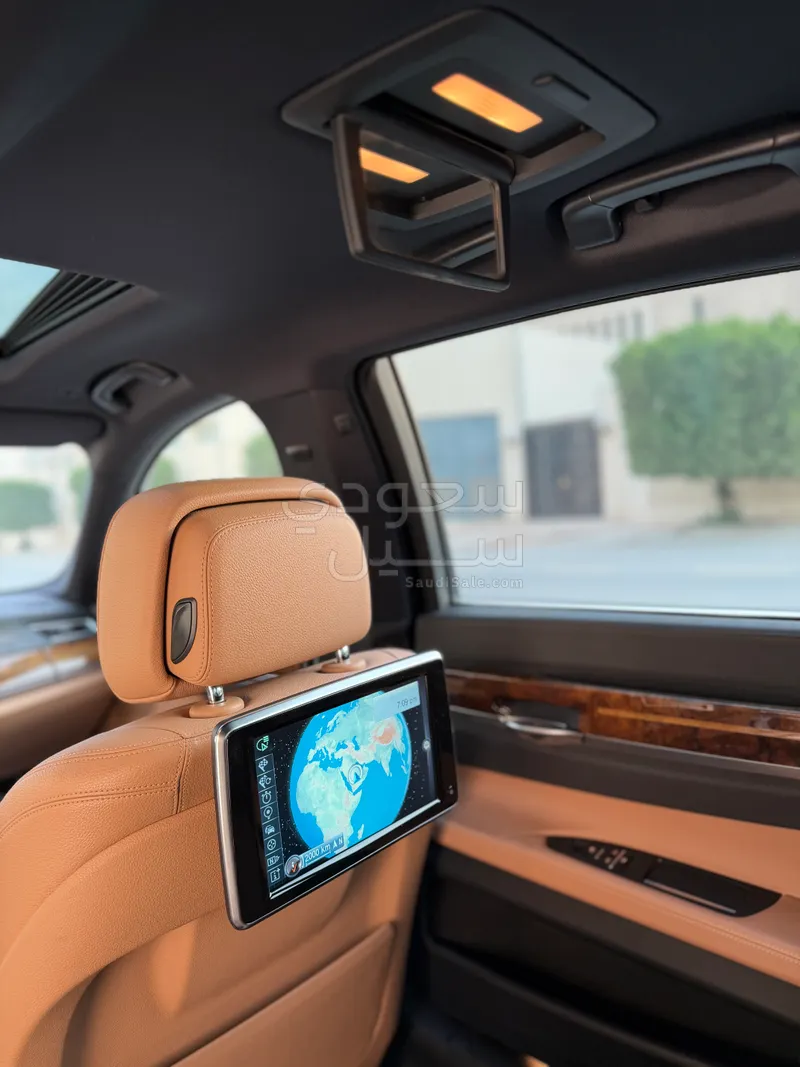 2015 بي ام دبليو الفئة السابعة 730 إل أي