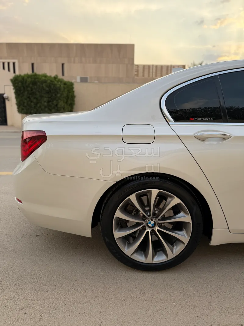 2015 بي ام دبليو الفئة السابعة 730 إل أي