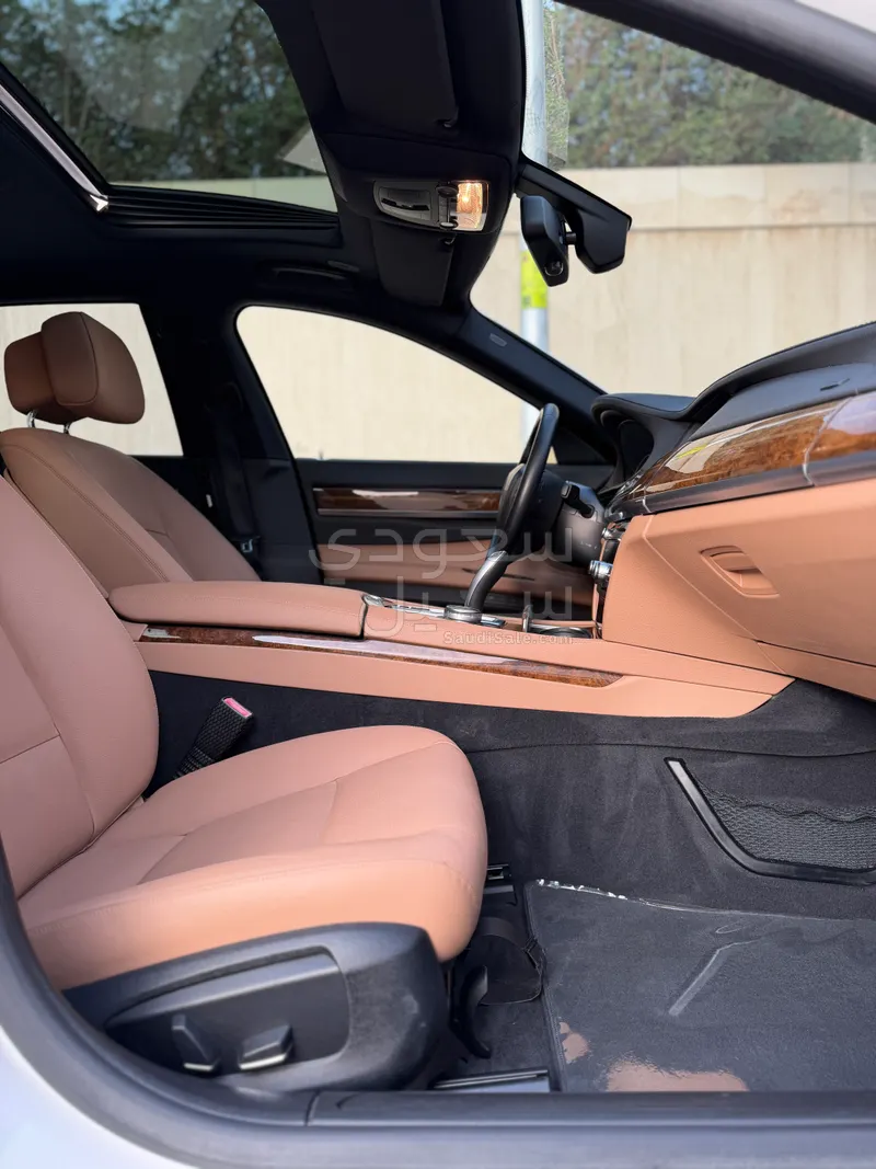 2015 بي ام دبليو الفئة السابعة 730 إل أي