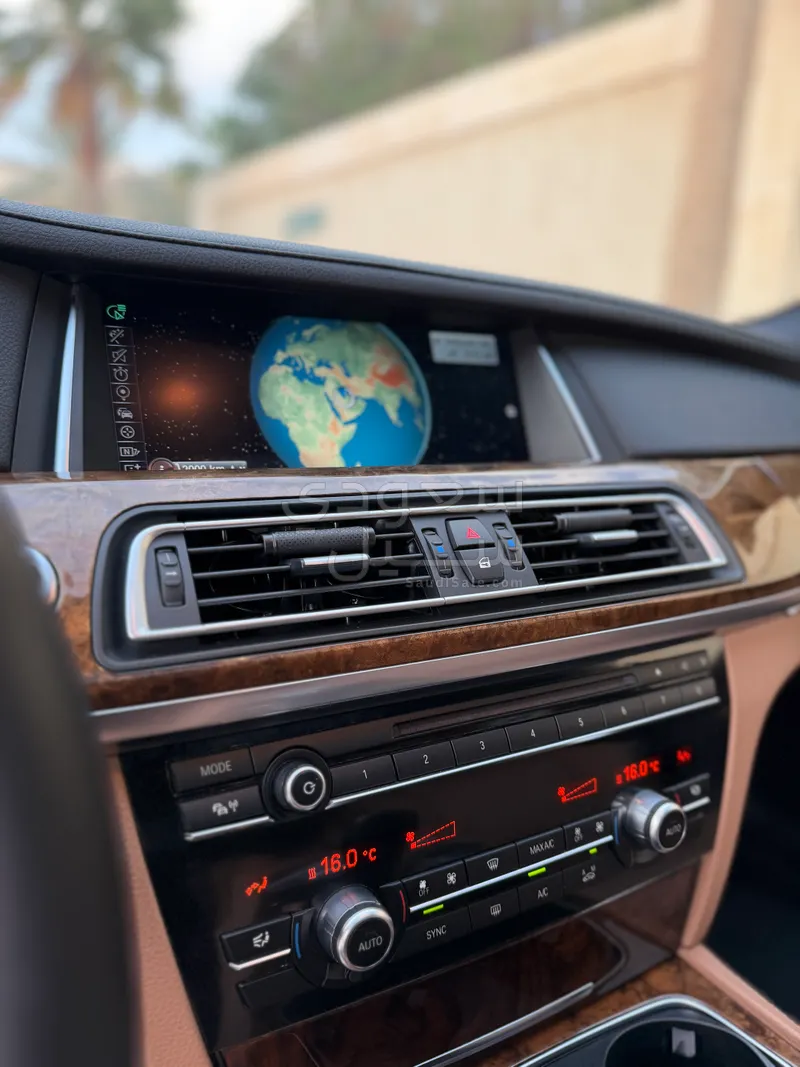 2015 بي ام دبليو الفئة السابعة 730 إل أي