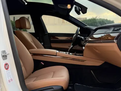 2015 بي ام دبليو الفئة السابعة 730 إل أي