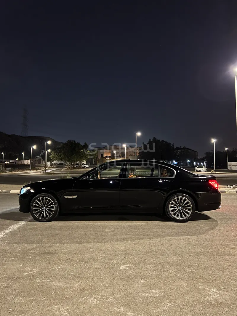 2011 بي ام دبليو الفئة السابعة 730 إل أي