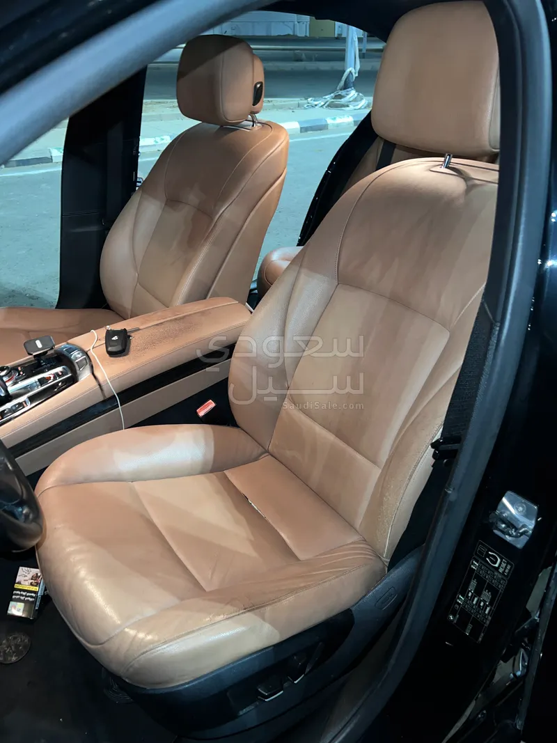 2011 بي ام دبليو الفئة السابعة 730 إل أي