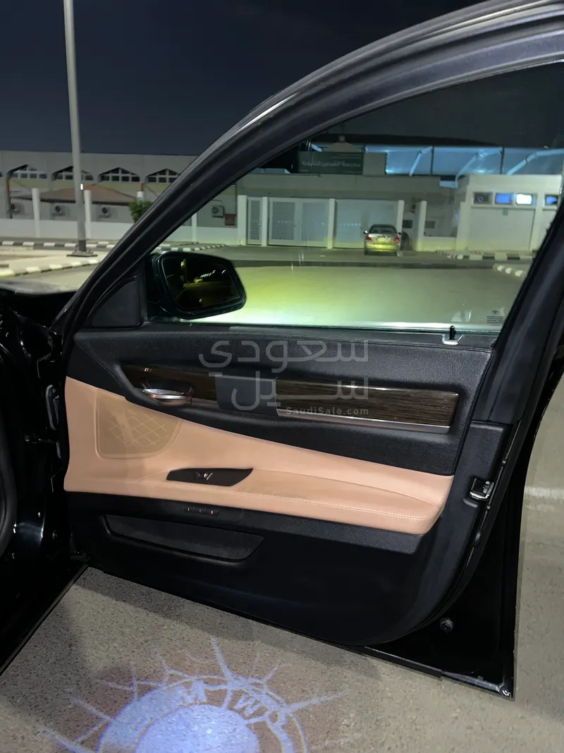 2011 بي ام دبليو الفئة السابعة 730 إل أي