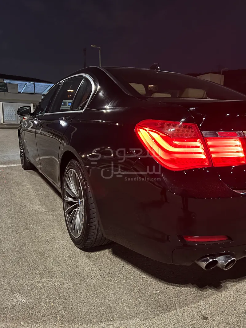 2011 بي ام دبليو الفئة السابعة 730 إل أي