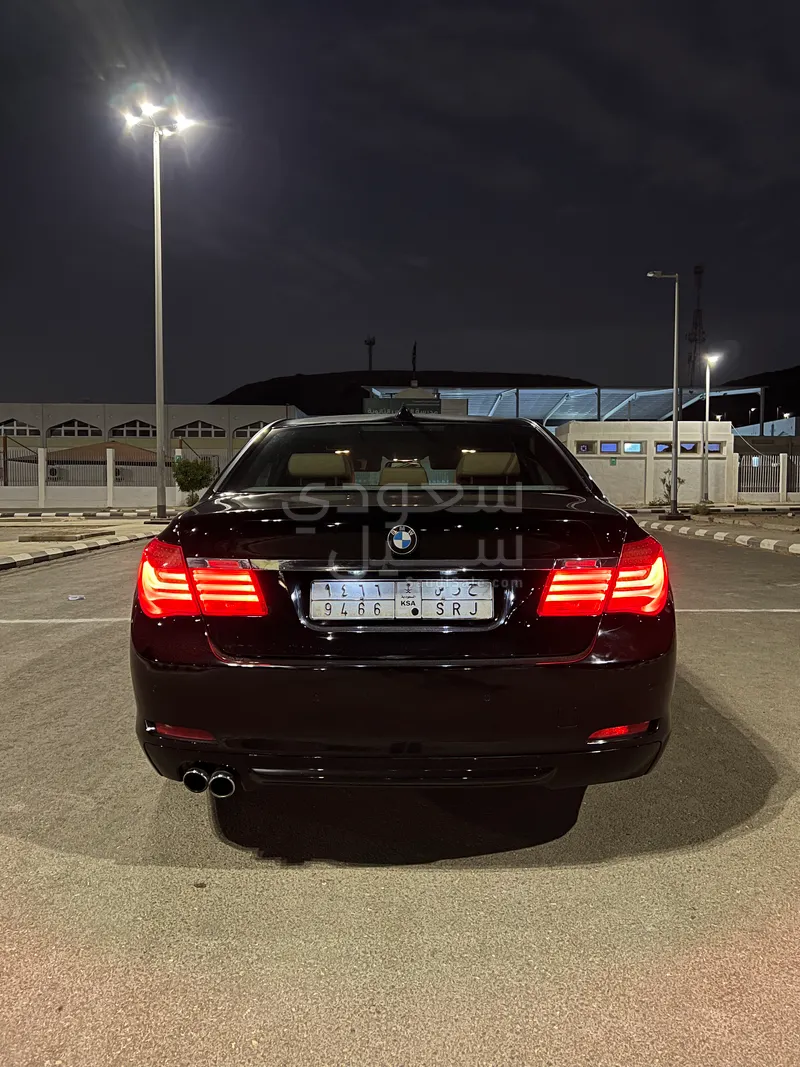 2011 بي ام دبليو الفئة السابعة 730 إل أي